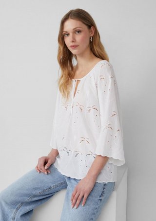 s.Oliver Leichte Bluse mit Lochstickerei | QS x Sarah & Tini - weiß