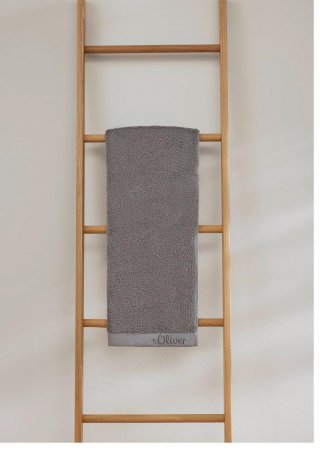 s.Oliver Handtuch aus reiner Baumwolle - grau