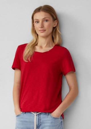 s.Oliver T-Shirt mit Flammgarnstruktur und Ausschnitt-Detail - mohnrot