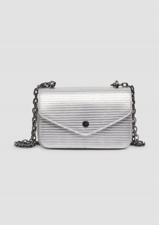s.Oliver Handliche Envelope-Bag mit Ketten-Schultergurt und Überschlag mit Magnetverschluss - silber