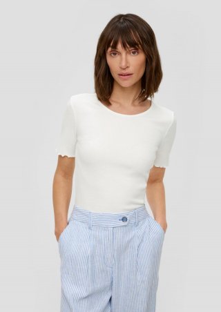 s.Oliver Elastisches T-Shirt im Slim Fit mit Rundhalsausschnitt - ecru