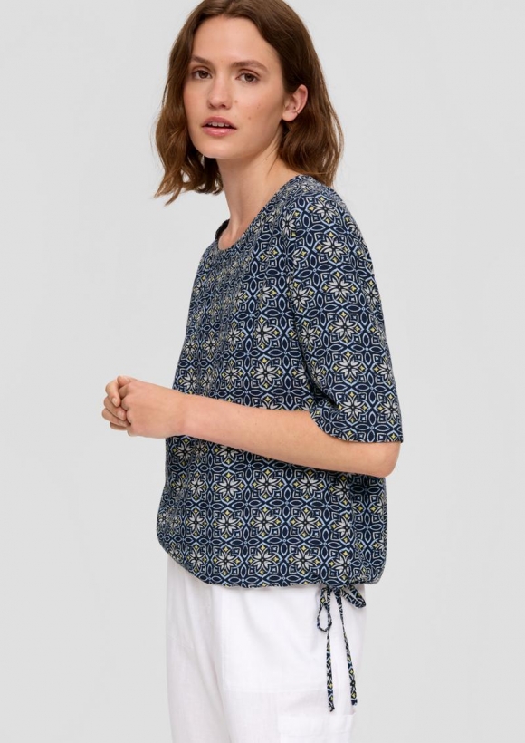 s.Oliver Gemustertes Blusenshirt aus Viskose im Relaxed Fit - tiefblau