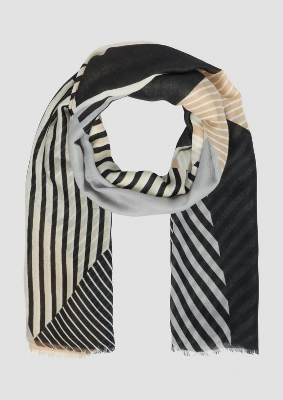 s.Oliver Feines Tuch aus recyceltem Polyester mit modischem Artwork-Print - schwarz