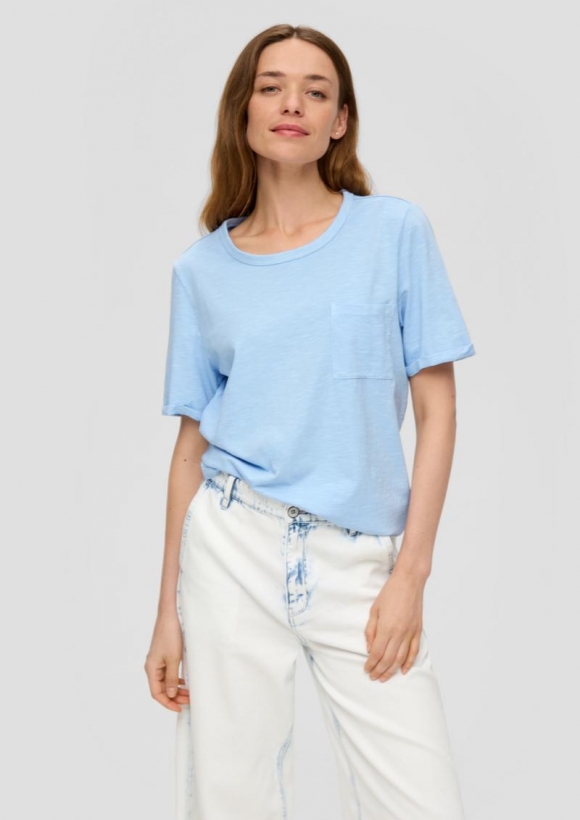 s.Oliver Meliertes T-Shirt mit fixiertem Ärmel-Umschlag und Brusttasche - himmelblau