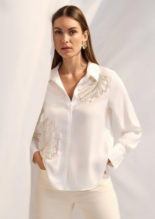 s.Oliver Fließende Hemdbluse mit Schmuckperlen-Applikation - creme