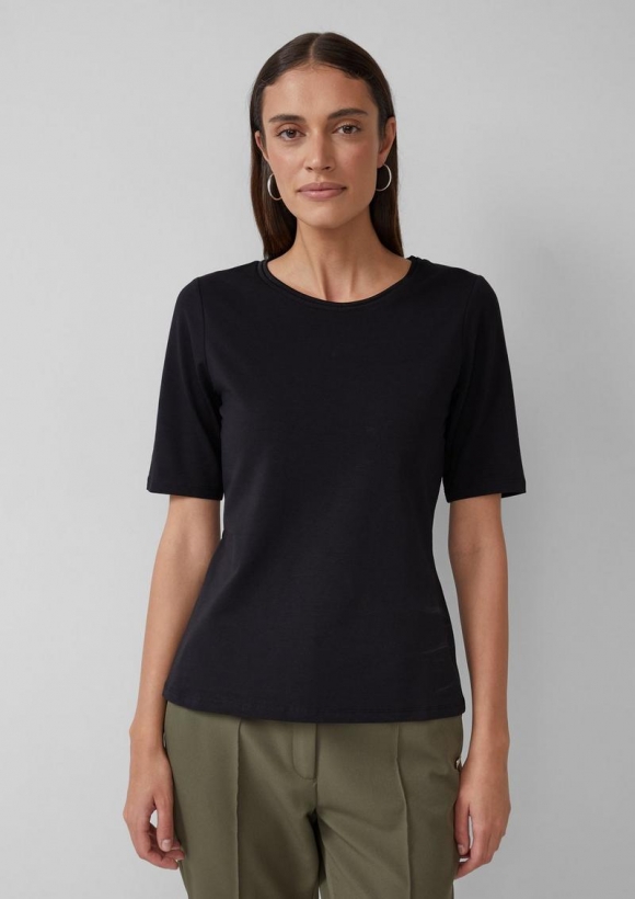 s.Oliver T-Shirt aus Baumwollmix mit Satindetail am Ausschnitt - schwarz