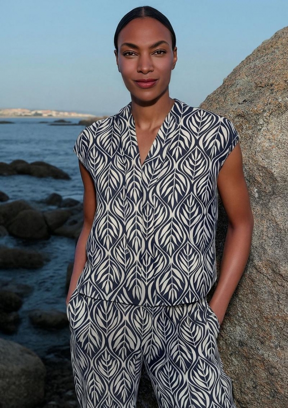 s.Oliver Ärmellose Bluse mit All-over-Print - navy