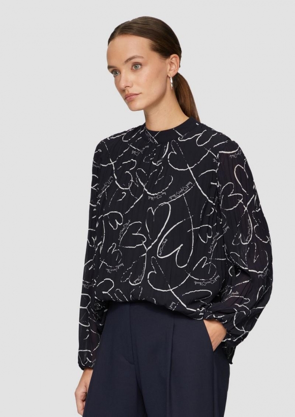 s.Oliver Plissierte Chiffonbluse mit Herz-Print - navy