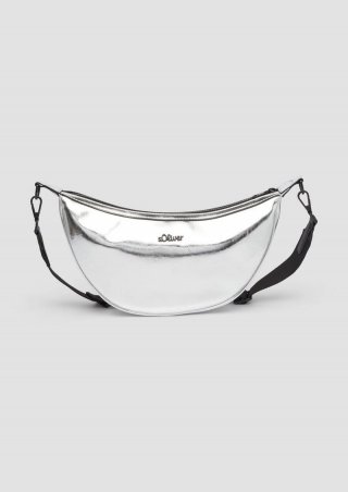 s.Oliver Schultertasche in Metallic-Optik - silber