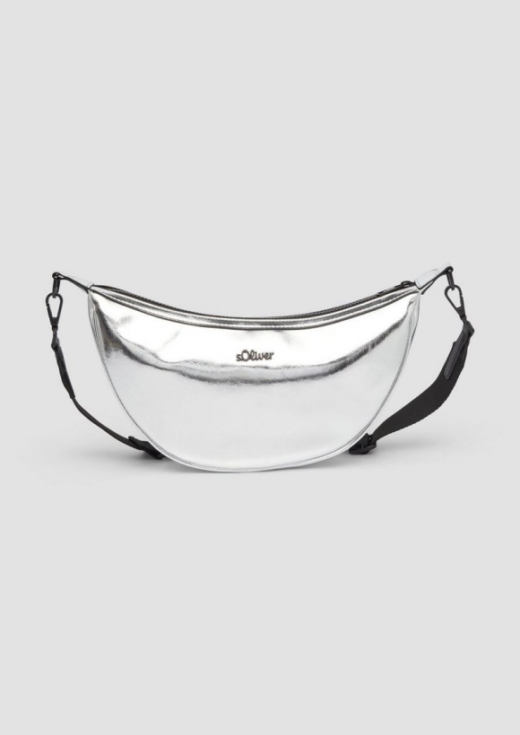 s.Oliver Schultertasche in Metallic-Optik - silber