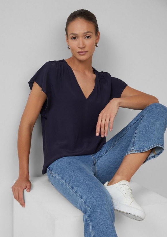 s.Oliver Fließende Viskosebluse mit Smok-Effekt und Volantärmeln - navy