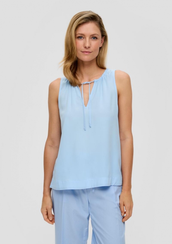s.Oliver Blusenshirt aus Viskose mit All-over-Print - himmelblau
