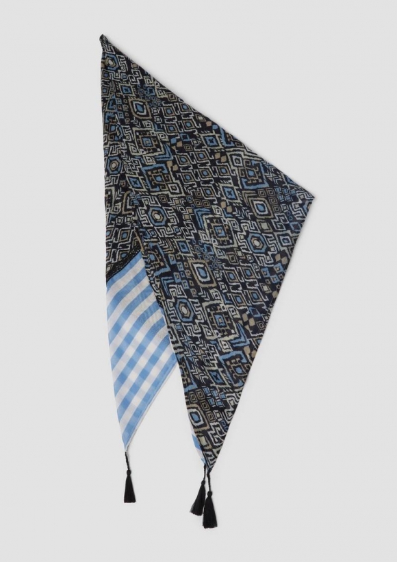 s.Oliver Dreieckstuch mit All-over-Print und Quasten - hellblau