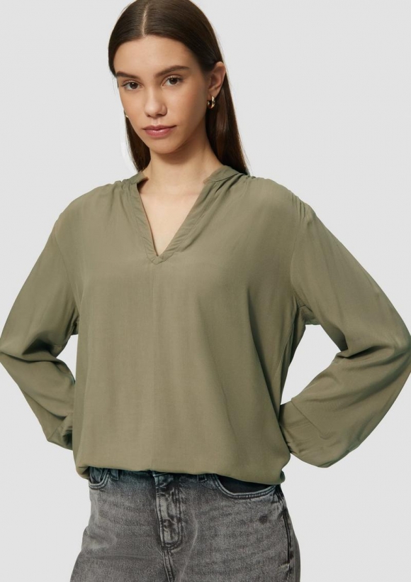 s.Oliver Viskosebluse mit Smok-Detail an der Schuler - tannengrün