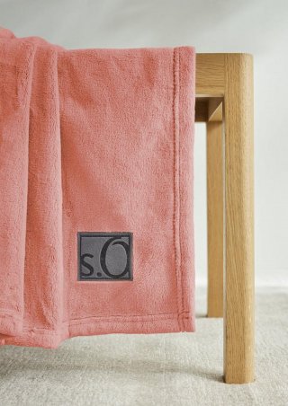 s.Oliver Weiche Decke mit Logo-Detail - koralle