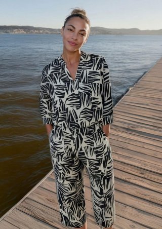 s.Oliver Bluse aus strukturiertem Viskosemix mit All-over-Print - schwarz