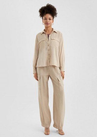s.Oliver Leicht glänzende Viskosemix-Bluse mit aufgesetzten Taschen - beige