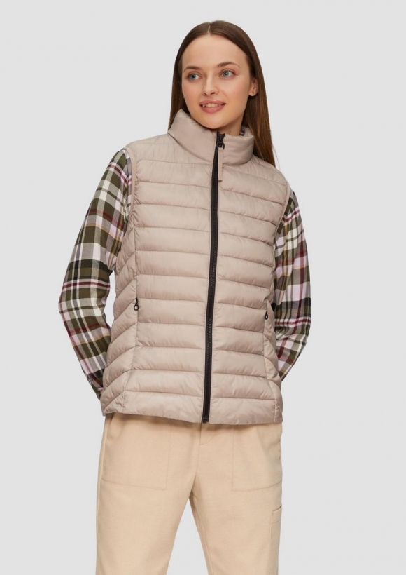 s.Oliver Leichte Weste mit Steppung und Stehkragen - helles beige