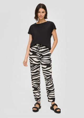 s.Oliver Hose aus reiner Viskose mit Artwork-Print - schwarz