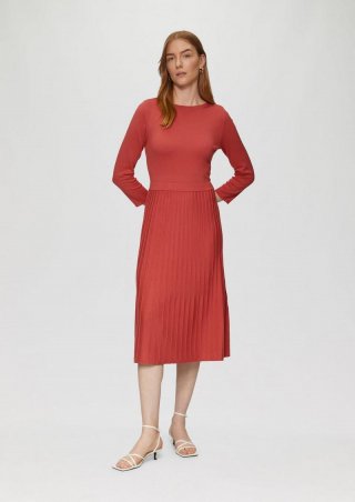 s.Oliver Tailliertes Strickkleid mit plissiertem Rock - korallrot