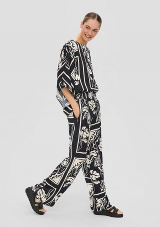 s.Oliver Gemusterte Satinhose mit Wide Leg und Elastikbund - schwarz