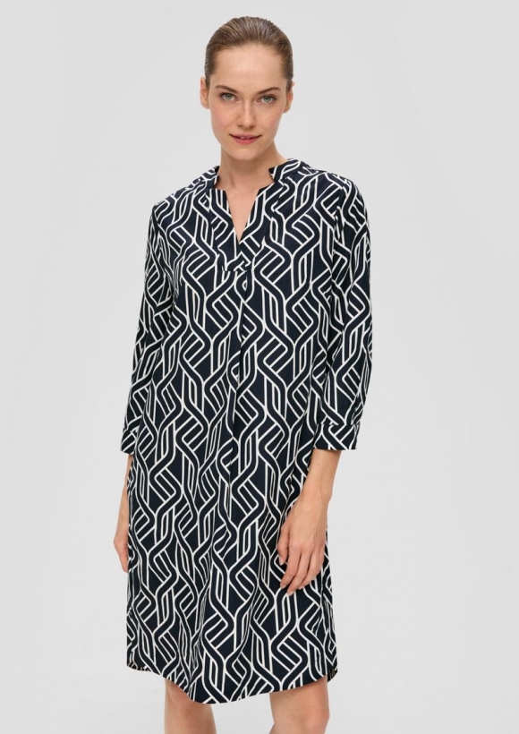 s.Oliver Baumwollkleid mit abgerundetem Saum und grafischem Print - navy