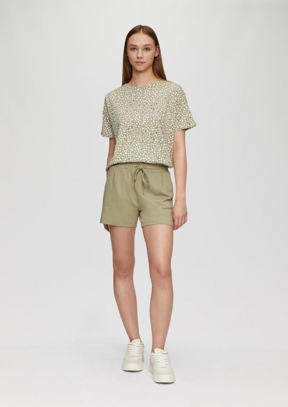s.Oliver Shorts aus Interlock-Jersey mit Elastikbund und Eingrifftaschen - helles olivgrün