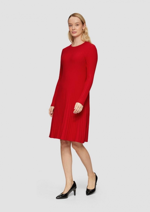 s.Oliver Plissiertes Kleid im Slim Fit aus Viskosemix - rot