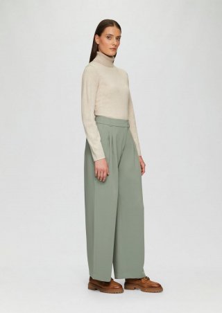 s.Oliver Relaxed: Twill-Hose mit extra weitem Bein - salbeigrün