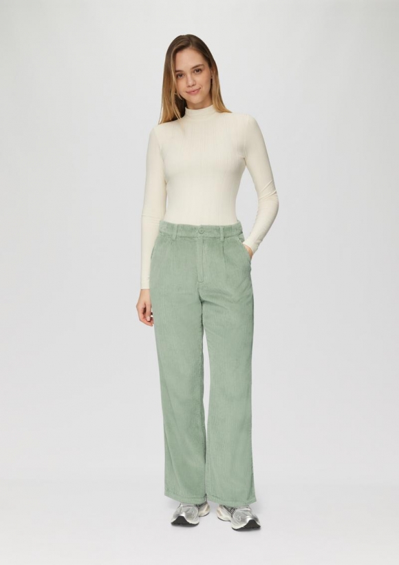 s.Oliver Cordhose mit Straight Leg und Bundfalten - salbeigrün