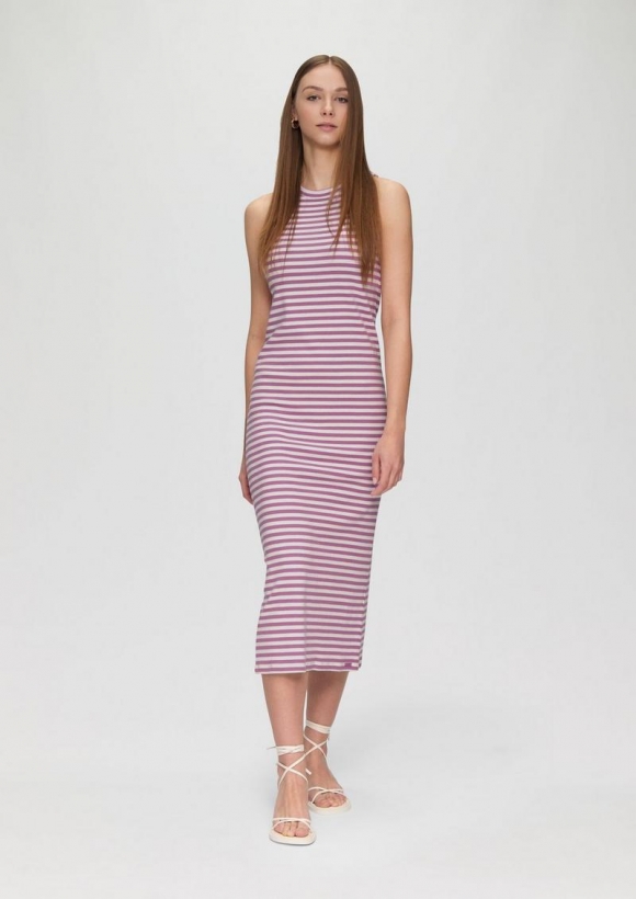 s.Oliver Geschlitztes Rippkleid mit Rundhalsausschnitt - lavendel