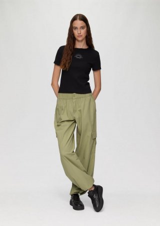 s.Oliver Wide-Leg-Hose mit Cargo-Taschen und angedeutetem Verschluss - olivgrün
