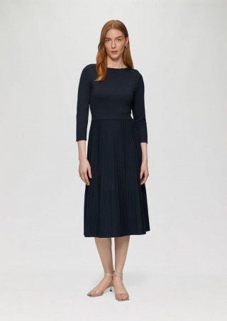 s.Oliver Tailliertes Strickkleid mit plissiertem Rock - navy