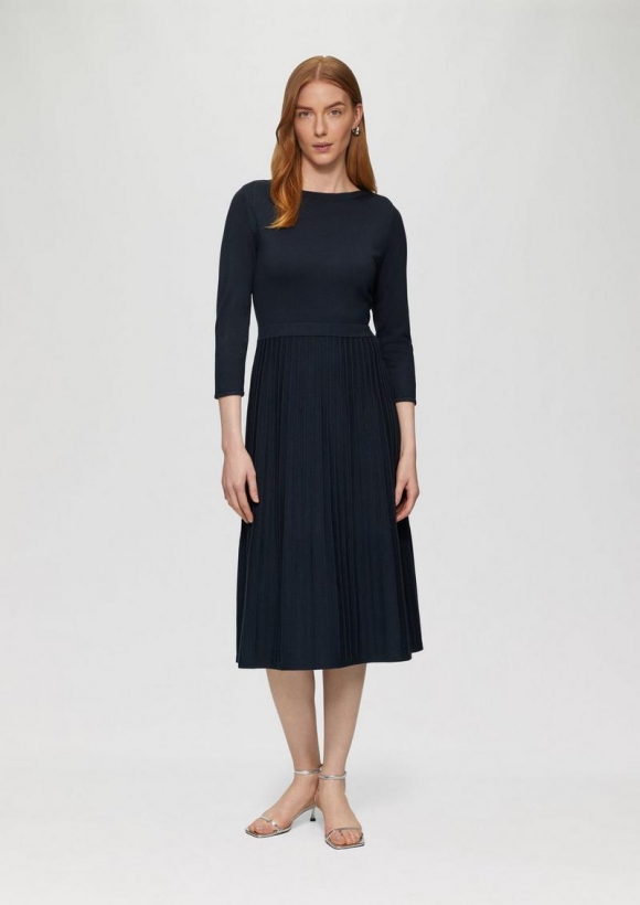 s.Oliver Tailliertes Strickkleid mit plissiertem Rock - navy