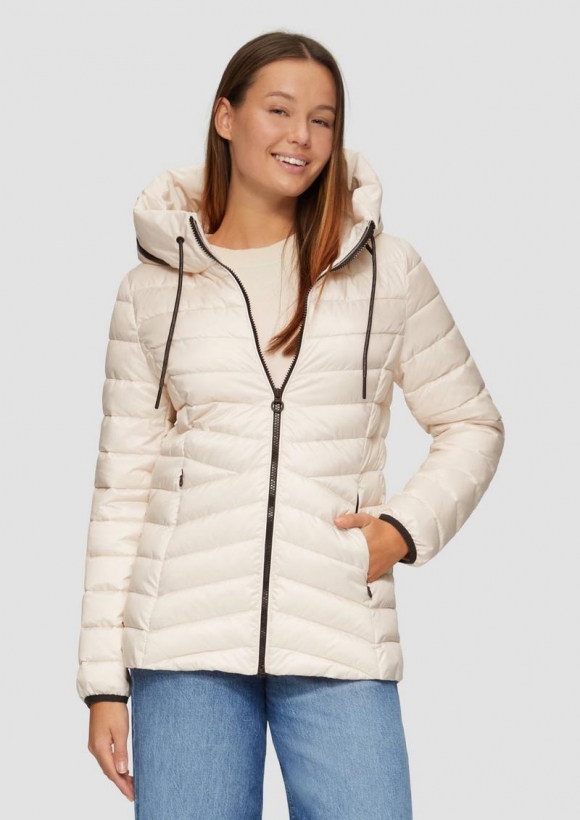 s.Oliver Leichte Steppjacke mit Logo-Kapuze - wollweiß