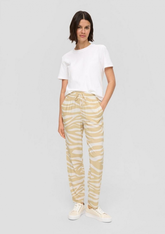s.Oliver Hose aus reiner Viskose mit Artwork-Print - beige