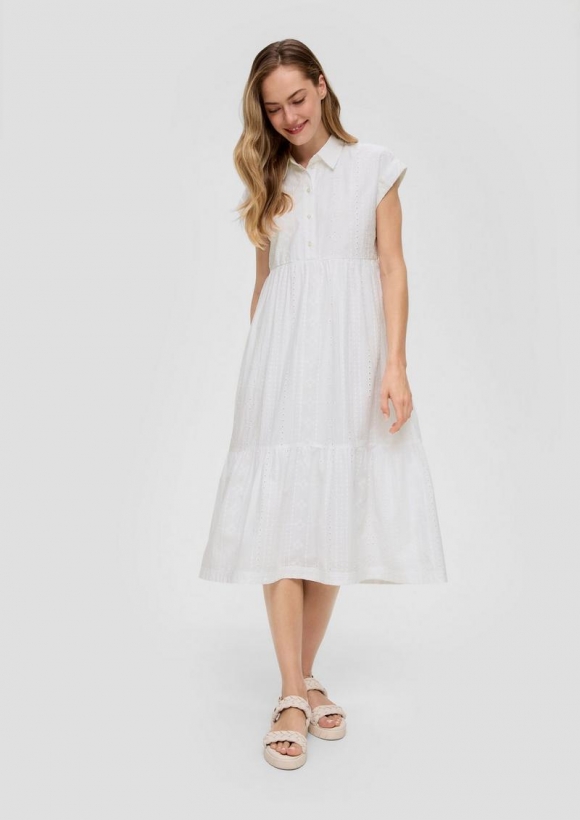 s.Oliver Baumwollkleid mit All-over-Stickerei im Relaxed Fit - weiß