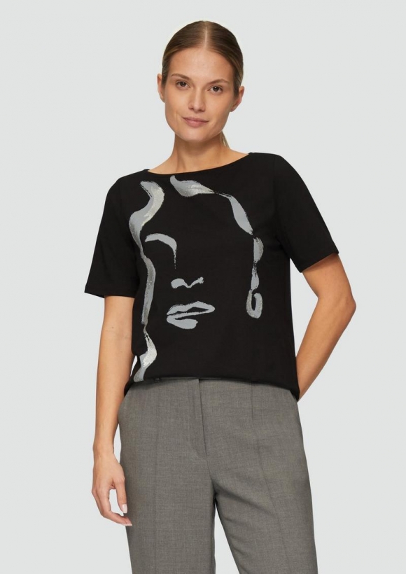 s.Oliver Locker geschnittenes Jersey-Shirt mit Frontprint - schwarz