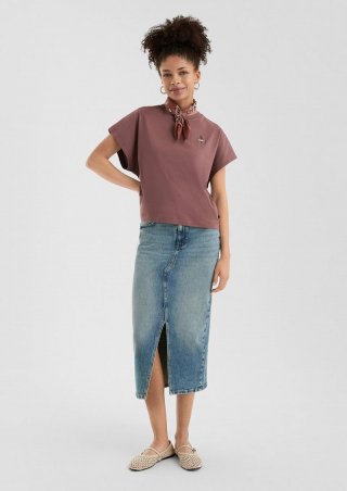s.Oliver Lässiges Baumwollshirt mit kleiner Stickerei - aubergine