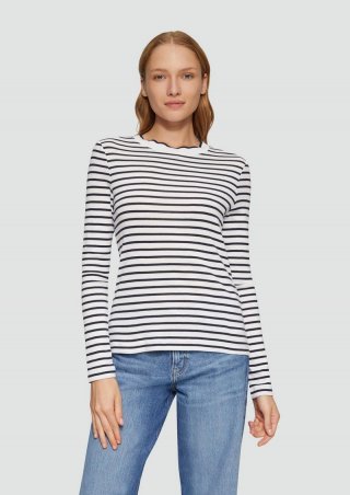 s.Oliver Gestreiftes Slim-Fit-Langarmshirt aus Rippware - weiß
