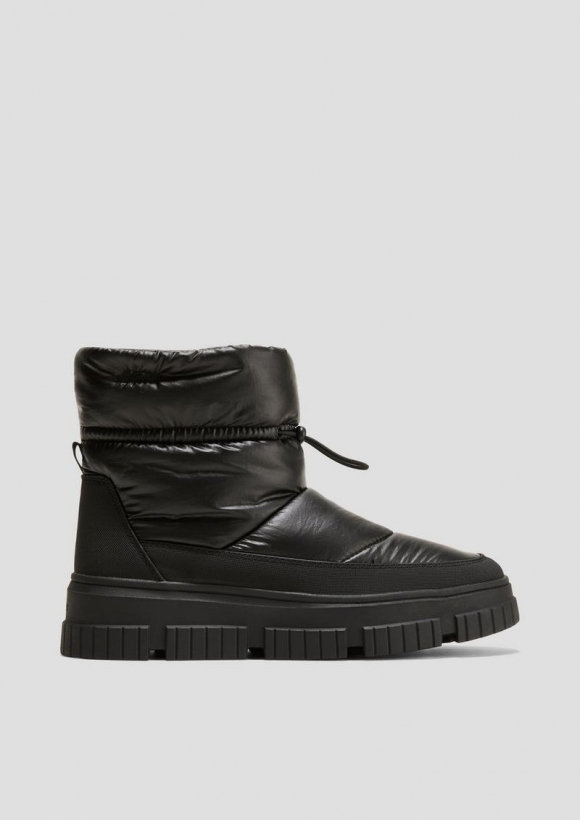 s.Oliver Schneeboots in glänzender Optik - schwarz