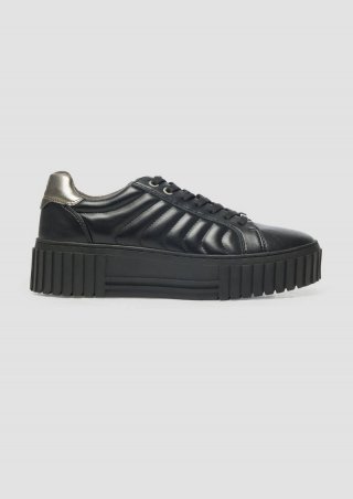 s.Oliver Plateausneaker mit Kontrastsohle - schwarz