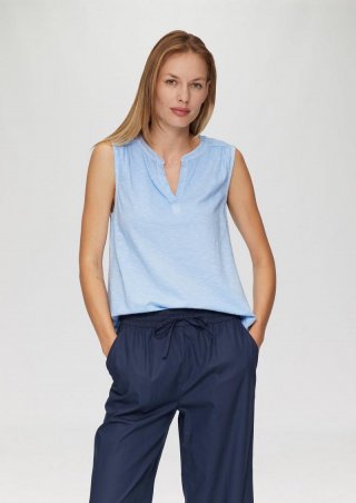 s.Oliver Ärmelloses Shirt mit Tunika-Ausschnitt und Garment Dye - himmelblau