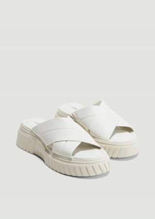 s.Oliver Pantoletten in Leder-Optik - creme