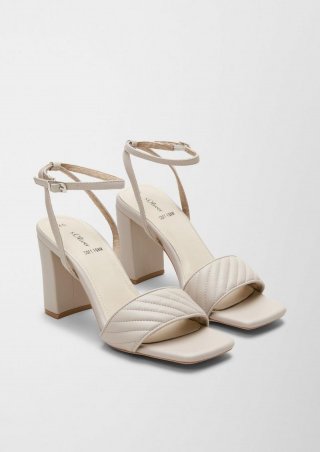 s.Oliver Sandalen mit Stepp-Detail - helles sand