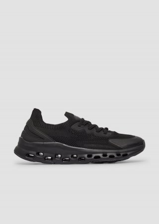 s.Oliver Slip-on-Sneaker mit markanter Sohle - schwarz