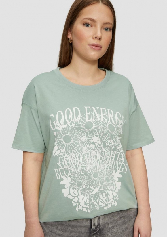 s.Oliver Baumwollshirt mit Frontprint und überschnittener Schulter - salbeigrün