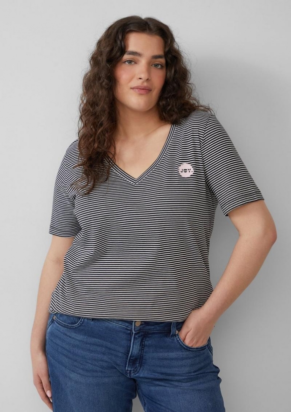 s.Oliver T-Shirt mit V-Ausschnitt und Print-Detail - schwarz