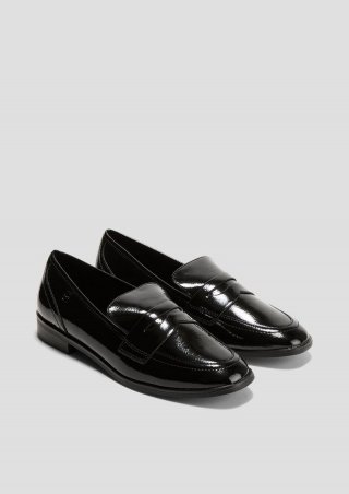 s.Oliver Zierliche Slipper aus Lederimitat - schwarz