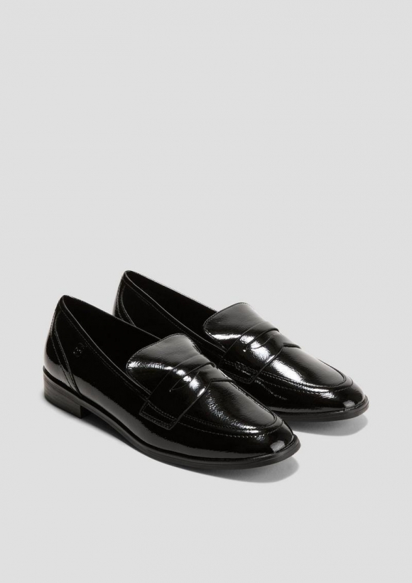 s.Oliver Zierliche Slipper aus Lederimitat - schwarz
